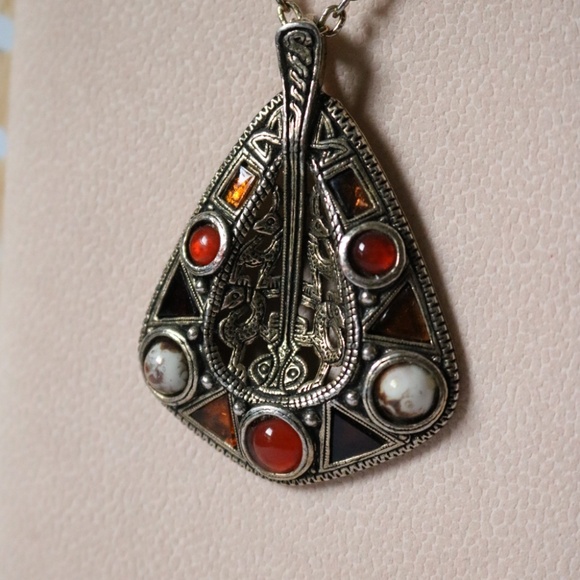 Vintage Celtic Style Necklace Pendant Signed Miracle of Britain Faux Amber - Picture 5 of 6